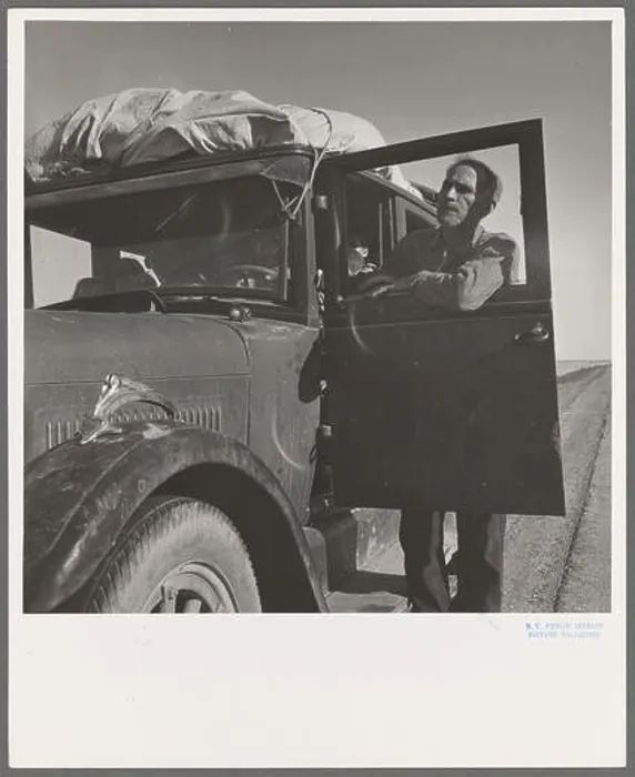 Framed Print : phot from the great depression in america around the 1930s Framed Print : phot from the great depression in america around the 1930s