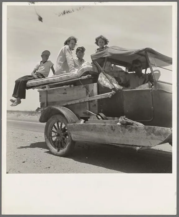 Framed Print : phot from the great depression in america around the 1930s Framed Print : phot from the great depression in america around the 1930s