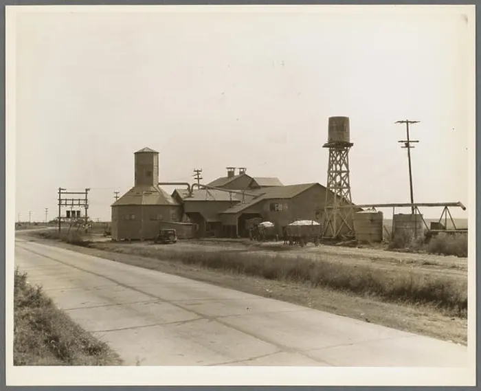 Framed Print : phot from the great depression in america around the 1930s Framed Print : phot from the great depression in america around the 1930s