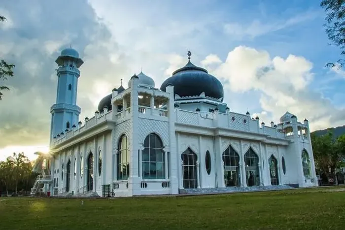 Framed Print : Photo of the Rahmatullah Lampuuk Mosque, a mosque left by the Tsunami in Aceh, Indonesia Framed Print : Photo of the Rahmatullah Lampuuk Mosque, a mosque left by the Tsunami in Aceh, Indonesia