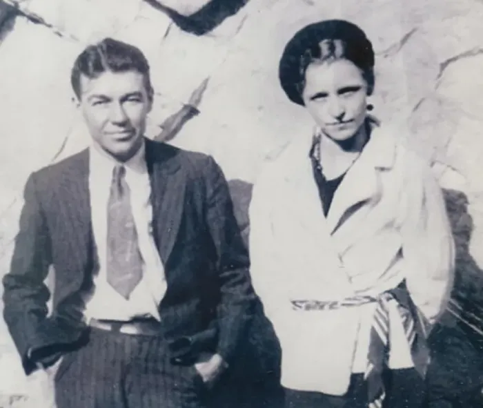 Framed Print : A photograph of Bonnie and Clyde