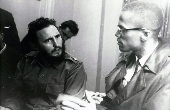 Framed Print : Photograph of a meeting in Harlem with Fidel Castro (1926-) and Malcolm X (1925-1965). Dated 1960