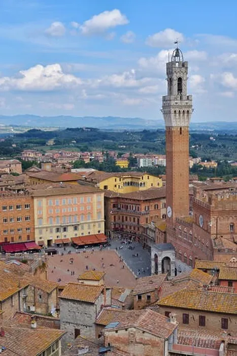 Framed Print : Piazza del campo, tuscan old city center of Siena, Italy Framed Print : Piazza del campo, tuscan old city center of Siena, Italy