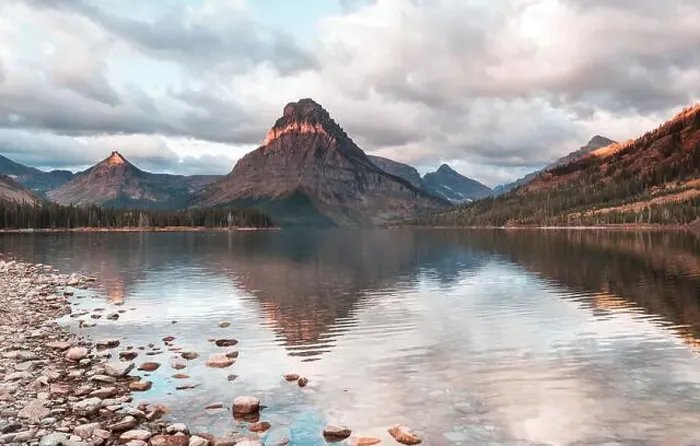 Framed Print : Picturesque rocky peaks of the Glacier National Park, Montana, USA. Beautiful natural landscapes Framed Print : Picturesque rocky peaks of the Glacier National Park, Montana, USA. Beautiful natural landscapes