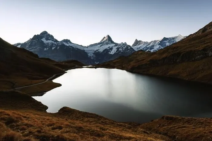 Framed Print : Picturesque view on Bachalpsee lake in Swiss Alps mountains. Snowy peaks of Wetterhorn, Mittelhorn and Rosenhorn on background Framed Print : Picturesque view on Bachalpsee lake in Swiss Alps mountains. Snowy peaks of Wetterhorn, Mittelhorn and Rosenhorn on background