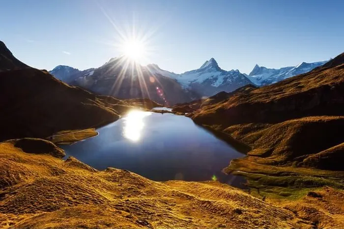 Framed Print : Picturesque view on Bachalpsee lake in Swiss Alps mountains. Snowy peaks of Wetterhorn, Mittelhorn and Rosenhorn on background Framed Print : Picturesque view on Bachalpsee lake in Swiss Alps mountains. Snowy peaks of Wetterhorn, Mittelhorn and Rosenhorn on background