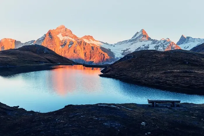 Framed Print : Picturesque view on Bachalpsee lake in Swiss Alps mountains. Snowy peaks of Wetterhorn, Mittelhorn and Rosenhorn on background Framed Print : Picturesque view on Bachalpsee lake in Swiss Alps mountains. Snowy peaks of Wetterhorn, Mittelhorn and Rosenhorn on background