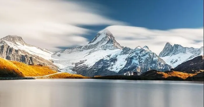 Framed Print : Picturesque view on Bachalpsee lake in Swiss Alps mountains. Snowy peaks of Wetterhorn, Mittelhorn and Rosenhorn on background Framed Print : Picturesque view on Bachalpsee lake in Swiss Alps mountains. Snowy peaks of Wetterhorn, Mittelhorn and Rosenhorn on background