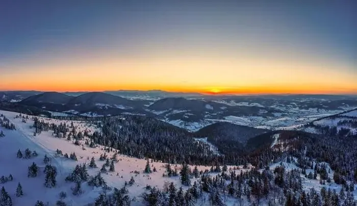 Framed Print : Picturesque winter panorama of mountain hills