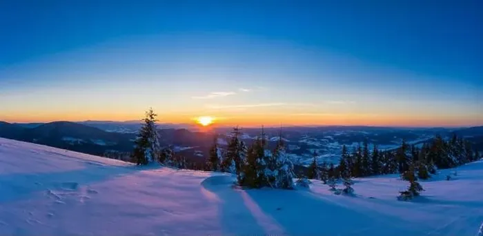 Framed Print : Picturesque winter panorama of snowy mountain hills Framed Print : Picturesque winter panorama of snowy mountain hills