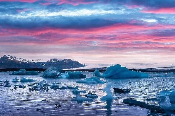 Pink sunset and icebergs in Jokulsarlon glacial lagoon. Vatnajokull National Park, southeast Iceland, Europe. Landscape photography