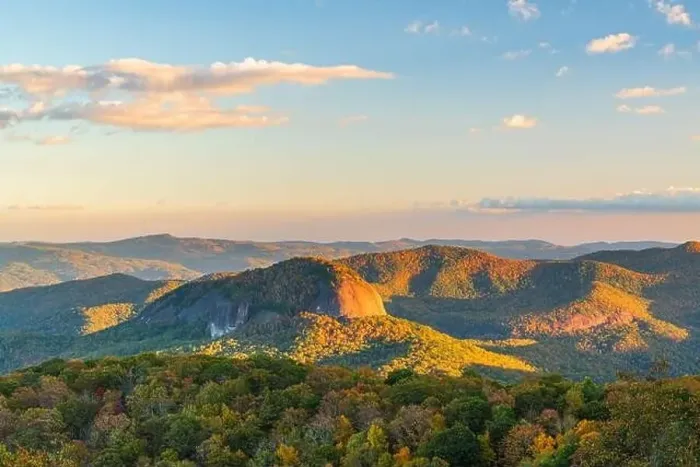 Framed Print : Pisgah National Forest, North Carolina, USA at Looking Glass Rock during autumn season in the morning Framed Print : Pisgah National Forest, North Carolina, USA at Looking Glass Rock during autumn season in the morning