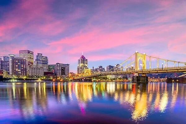 Pittsburgh, Pennsylvania, USA skyline on the Allegheny River