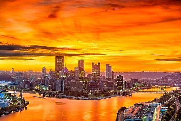 Pittsburgh, Pennsylvania, USA skyline at dawn