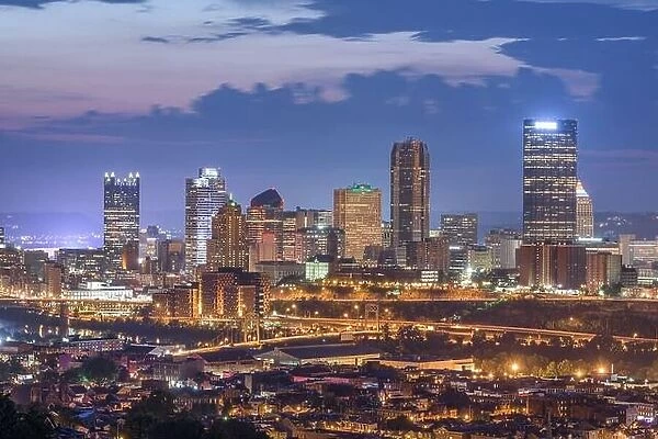 Pittsburgh, Pennsylvania, USA skyline from the South Side at dusk