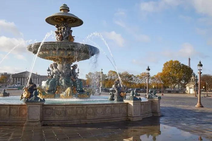 Framed Print : Place de la Concorde fountain in a sunny autumn day in Paris, France