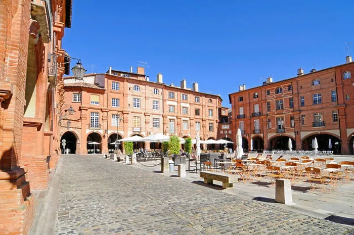 Framed Print : Place Nationale, Montauban, Departement Tarn-et-Garonne, Midi-Pyrenees, France Framed Print : Place Nationale, Montauban, Departement Tarn-et-Garonne, Midi-Pyrenees, France