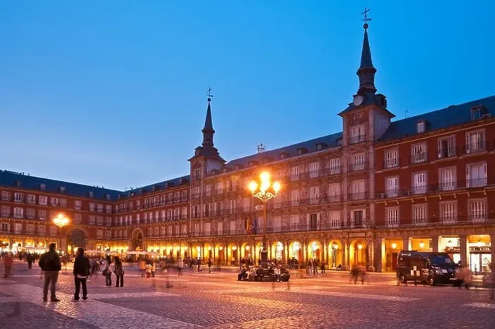 Framed Print : The Plaza Mayor at night, in the centre of Madrid, Spain Framed Print : The Plaza Mayor at night, in the centre of Madrid, Spain