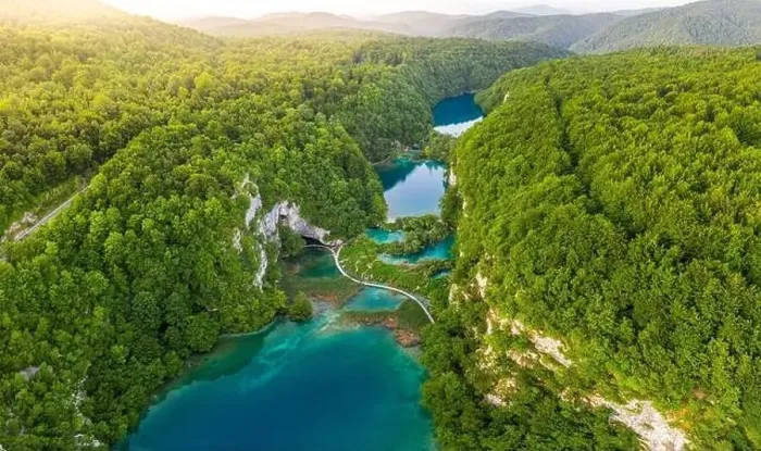 Framed Print : Plitvice, Croatia - Aerial panoramic view of the beautiful Plitvice Lakes (Plitvička jezera) Framed Print : Plitvice, Croatia - Aerial panoramic view of the beautiful Plitvice Lakes (Plitvička jezera)