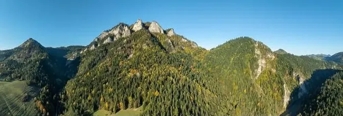 Framed Print : Poland. Pieniny Mountains in autumn with the highest summit Trzy Korony (Three Crowns) Framed Print : Poland. Pieniny Mountains in autumn with the highest summit Trzy Korony (Three Crowns)