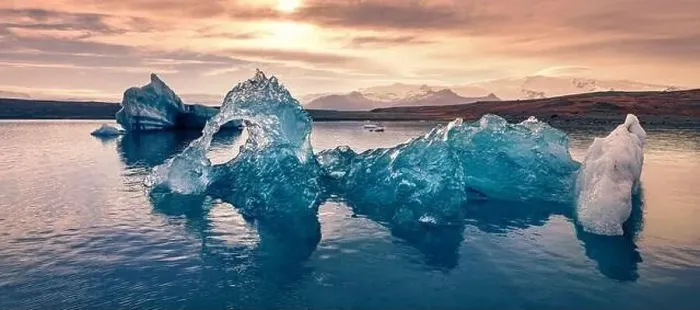Framed Print : Popular tourist destination - Jokulsarlon Glacier Lagoon Framed Print : Popular tourist destination - Jokulsarlon Glacier Lagoon