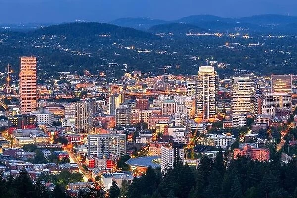 Portland, Oregon, USA downtown cityscape at twilight