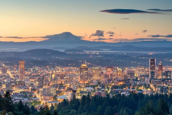 Framed Print : Portland, Oregon, USA downtown skyline with Mt. Hood at dawn Framed Print : Portland, Oregon, USA downtown skyline with Mt. Hood at dawn