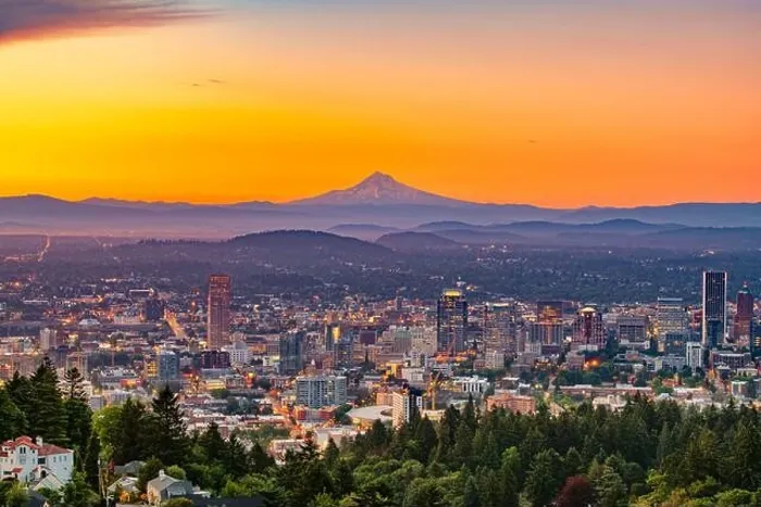Framed Print : Portland, Oregon, USA downtown skyline with Mt. Hood at dawn Framed Print : Portland, Oregon, USA downtown skyline with Mt. Hood at dawn