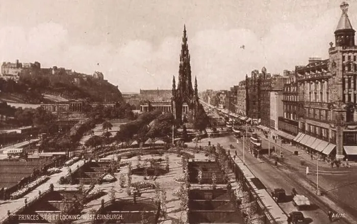 Framed Print : Princes Street Looking West Edinburgh Framed Print : Princes Street Looking West Edinburgh
