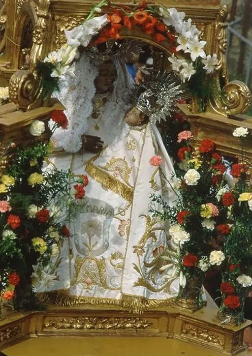 Framed Print : PROCESION CON LA VIRGEN-DETALLE DE LA VIRGEN. Location: FIESTA DE LA MONDIGA. SAN PEDRO MANRIQUE. Soria. SPAIN Framed Print : PROCESION CON LA VIRGEN-DETALLE DE LA VIRGEN. Location: FIESTA DE LA MONDIGA. SAN PEDRO MANRIQUE. Soria. SPAIN