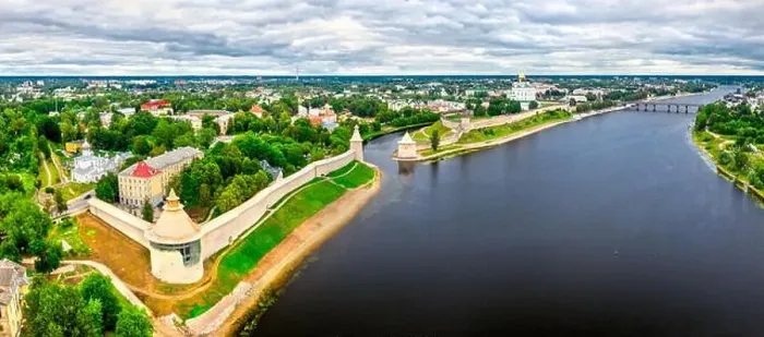 Framed Print : Pskov Kremlin with the Velikaya River in Russia Framed Print : Pskov Kremlin with the Velikaya River in Russia