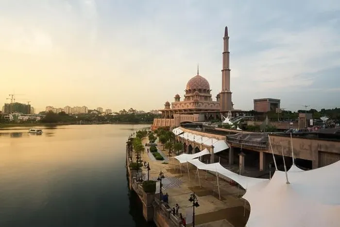 Framed Print : Putrajaya mosque between sunset in Kuala Lumpur, Malaysia. Pink mosque in Kuala Lumpur, Malaysia. Asia Framed Print : Putrajaya mosque between sunset in Kuala Lumpur, Malaysia. Pink mosque in Kuala Lumpur, Malaysia. Asia