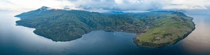 Framed Print : The quaint Beangabang Bay is found on the southeastern coast of Pantar Island, near Alor, in Indonesia. This area has high marine biodiversity Framed Print : The quaint Beangabang Bay is found on the southeastern coast of Pantar Island, near Alor, in Indonesia. This area has high marine biodiversity