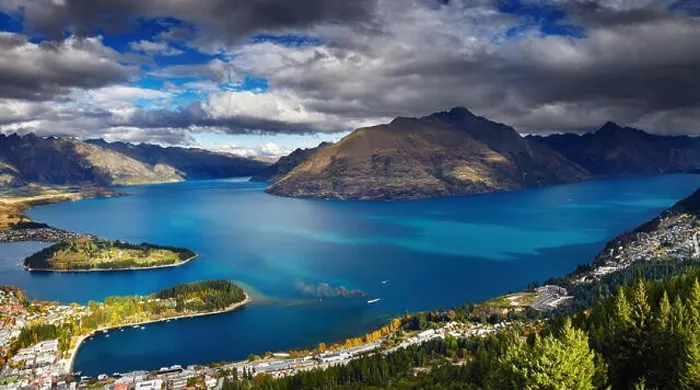 Framed Print : Queenstown cityscape with Wakatipu lake and Remarkables Mountains, New Zealand Framed Print : Queenstown cityscape with Wakatipu lake and Remarkables Mountains, New Zealand