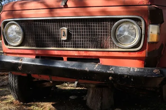 Framed Print : Radiator grill of an old abandoned red Fiat pick-up, Island Cres, Croatia