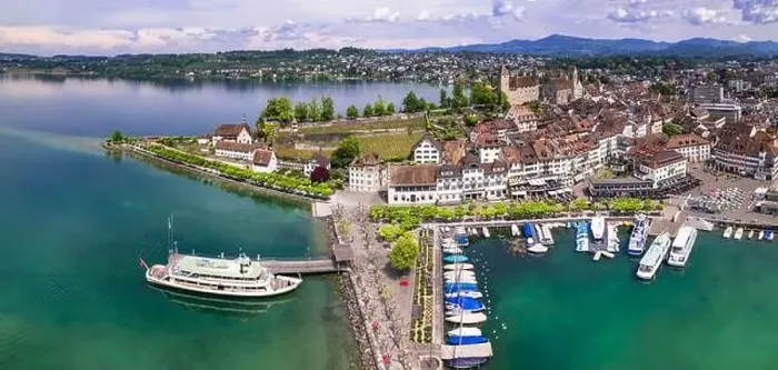 Framed Print : Rapperswil-Jona medieval town and castle on Zurich lake Framed Print : Rapperswil-Jona medieval town and castle on Zurich lake
