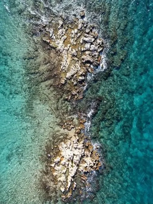 Framed Print : Reefs at the middle of the sea from the top, photo shoot from a drone in a sunny day Framed Print : Reefs at the middle of the sea from the top, photo shoot from a drone in a sunny day