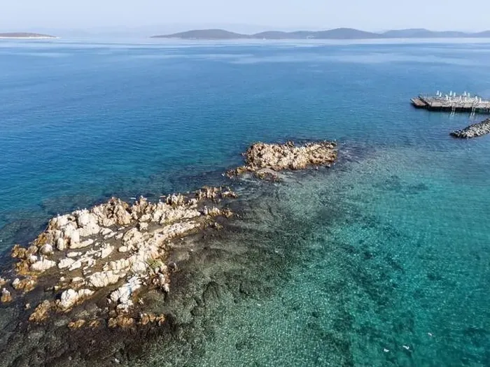 Framed Print : Reefs at the middle of the sea from the top, photo shoot from a drone in a sunny day Framed Print : Reefs at the middle of the sea from the top, photo shoot from a drone in a sunny day