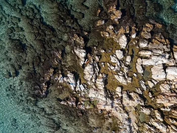Framed Print : Reefs at the middle of the sea from the top, photo shoot from a drone in a sunny day Framed Print : Reefs at the middle of the sea from the top, photo shoot from a drone in a sunny day