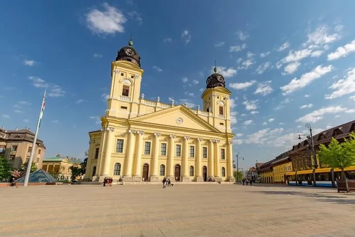 Framed Print : Reformed Great Church in Debrecen city, Hungary. Old city center with statues and flower garden Framed Print : Reformed Great Church in Debrecen city, Hungary. Old city center with statues and flower garden