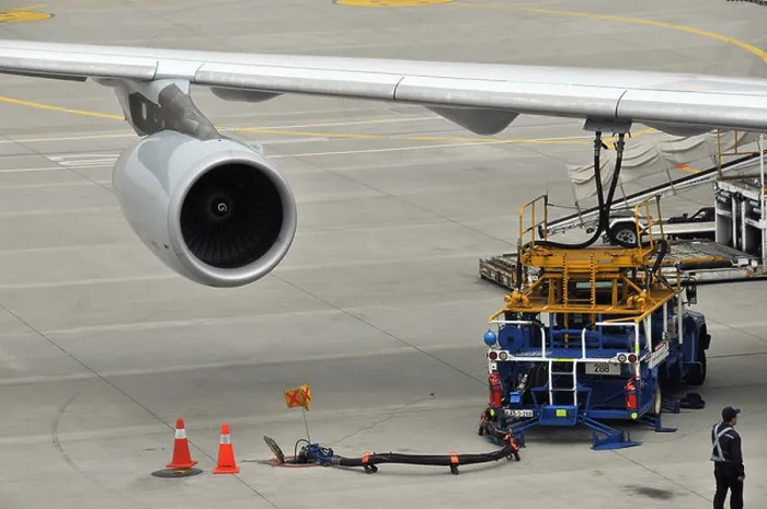Framed Print : refueling for an Airbus A340-300 of Lufthansa airlines Incheon International Airport South Korea Asia Framed Print : refueling for an Airbus A340-300 of Lufthansa airlines Incheon International Airport South Korea Asia