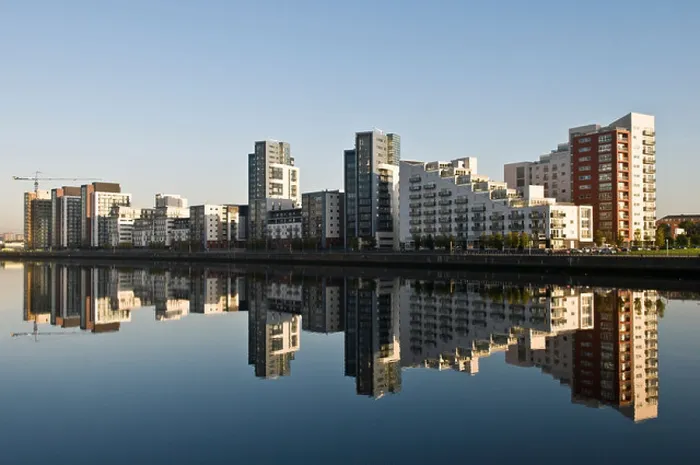 Framed Print : Residential buildings at Glasgow Harbour, reflected in the River Clyde Framed Print : Residential buildings at Glasgow Harbour, reflected in the River Clyde