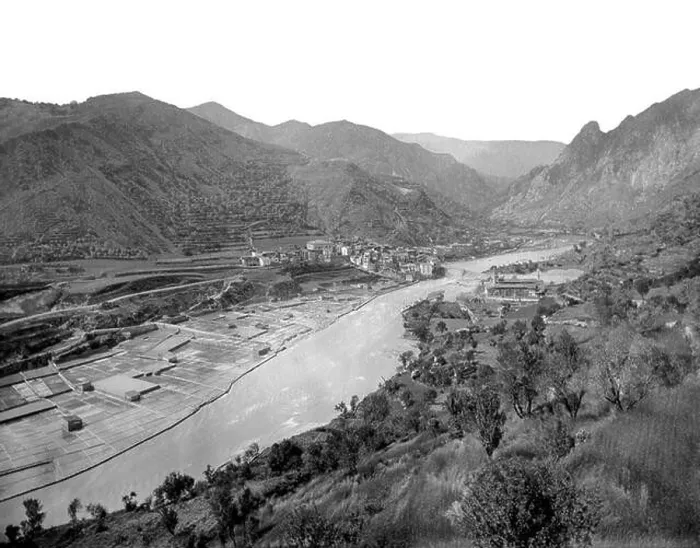 Framed Print : Restored 1889 photograph by Lluís Marià Vidal i Carreras showing the town of Gerri de la Sal viewed from the Bresca