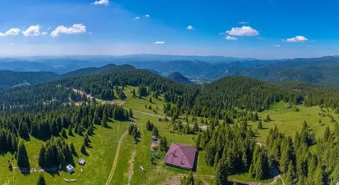 Framed Print : Rhodopes mountains surrounding Pamporovo village in Bulgaria during summer Framed Print : Rhodopes mountains surrounding Pamporovo village in Bulgaria during summer