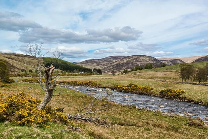Framed Print : The River Isla Flowing Through Glen Isla from Tulchan Lodge & Auchavan, Angus, Scotland Framed Print : The River Isla Flowing Through Glen Isla from Tulchan Lodge & Auchavan, Angus, Scotland