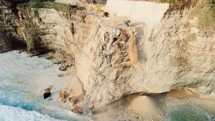 Framed Print : Road construction in Uluwatu, Bali. The work of escalators destruction of the rock Framed Print : Road construction in Uluwatu, Bali. The work of escalators destruction of the rock