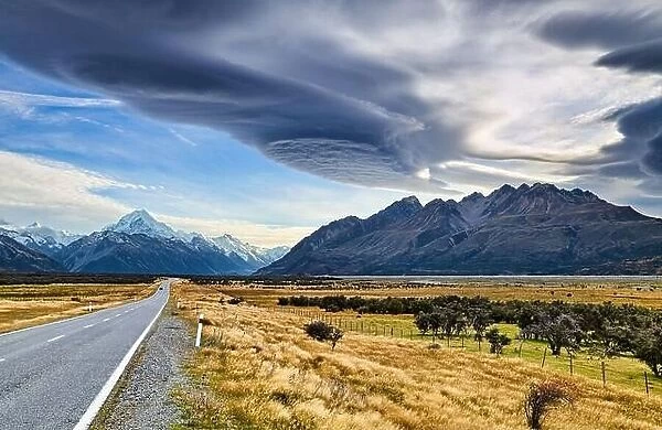 Road to the Mount Cook the highest pick of New Zealand, South Island