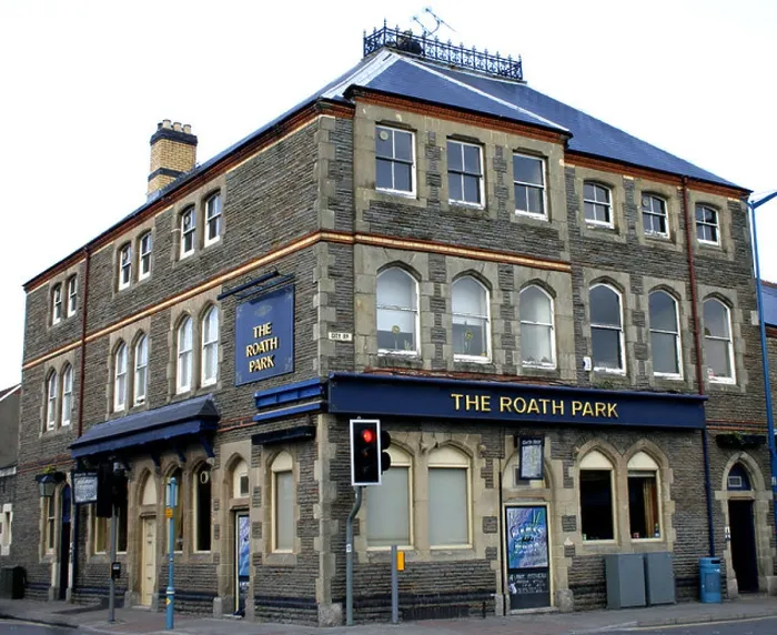 Framed Print : The Roath Park, City Rd one of Cardiff's traditional pubs still with its original name Framed Print : The Roath Park, City Rd one of Cardiff's traditional pubs still with its original name