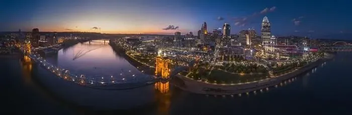 Framed Print : Roebling Suspension Bridge Connecting Cincinnati, Ohio to Covington in Northern Kentucky Framed Print : Roebling Suspension Bridge Connecting Cincinnati, Ohio to Covington in Northern Kentucky