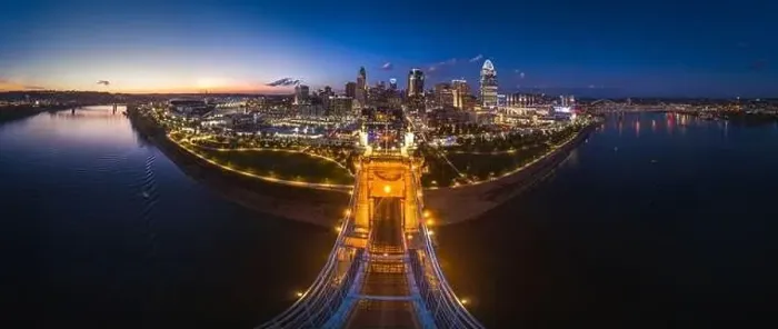 Framed Print : Roebling Suspension Bridge Connecting Cincinnati, Ohio to Covington in Northern Kentucky Framed Print : Roebling Suspension Bridge Connecting Cincinnati, Ohio to Covington in Northern Kentucky